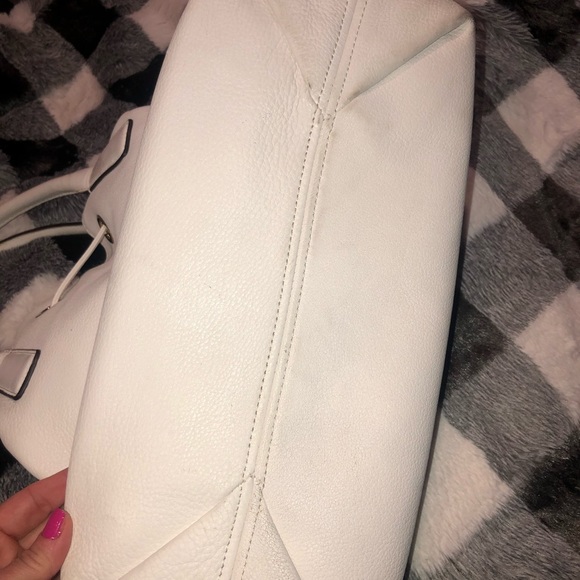 Michael Kors Hobo Purse in EUC. - Picture 10 of 13